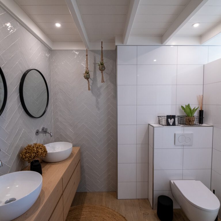 landelijke badkamer met visgraat (2)